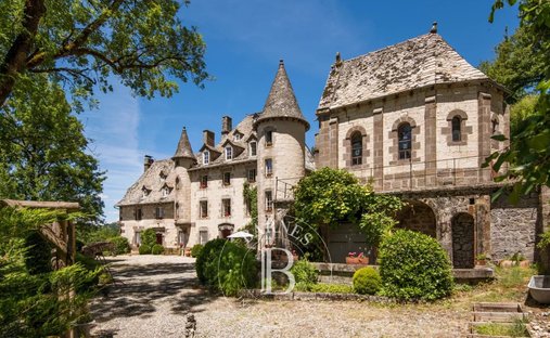 Estate in Sainte Eugene, Aurillac, France 1