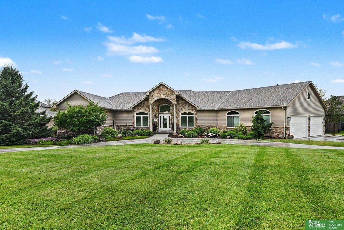 House in Bennington, Nebraska, United States 3 - 17764440
