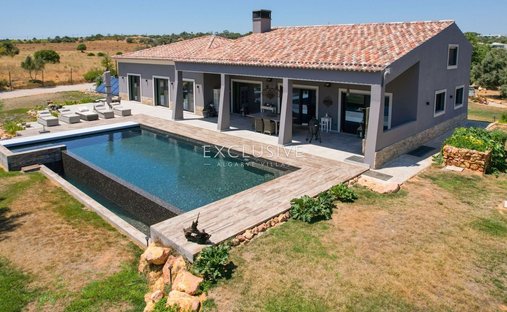 Villa in Lagoa e Carvoeiro, Algarve, Portugal 1