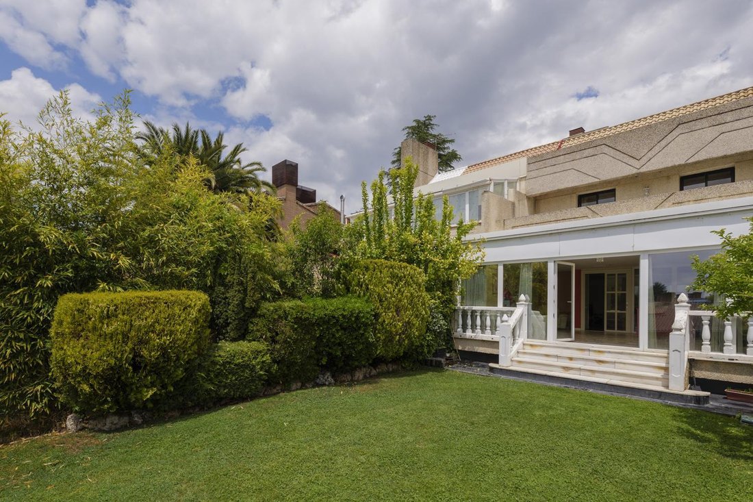 Villa in Boadilla del Monte, Comunidad de Madrid, Spain 2 - 18181954