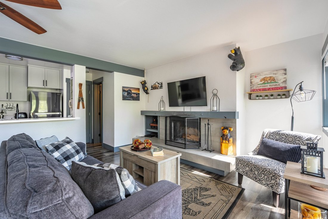 Condo in Tahoe City, California, United States 4 - 18186270