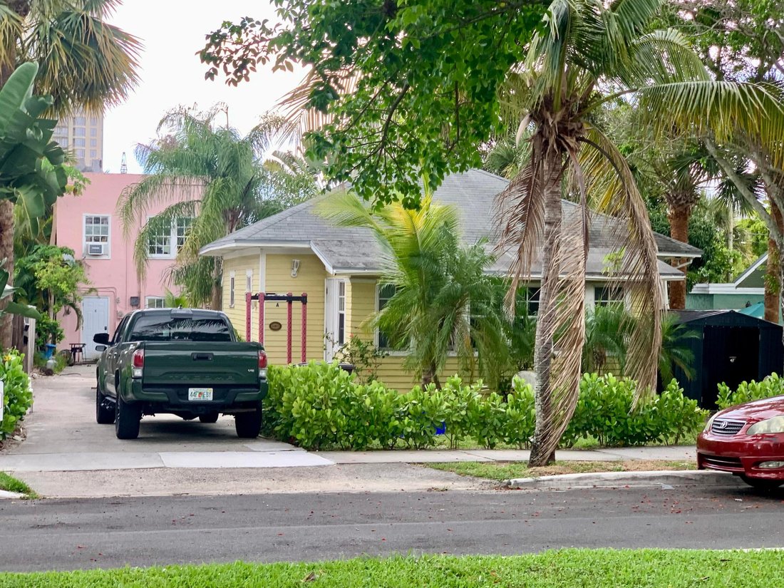 West Palm Beach, Florida, United States 2 - 18186419