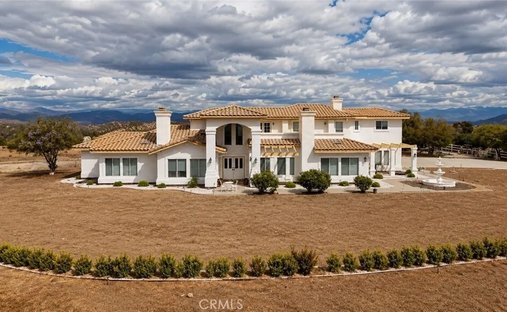 House in Nuevo, California, United States 1