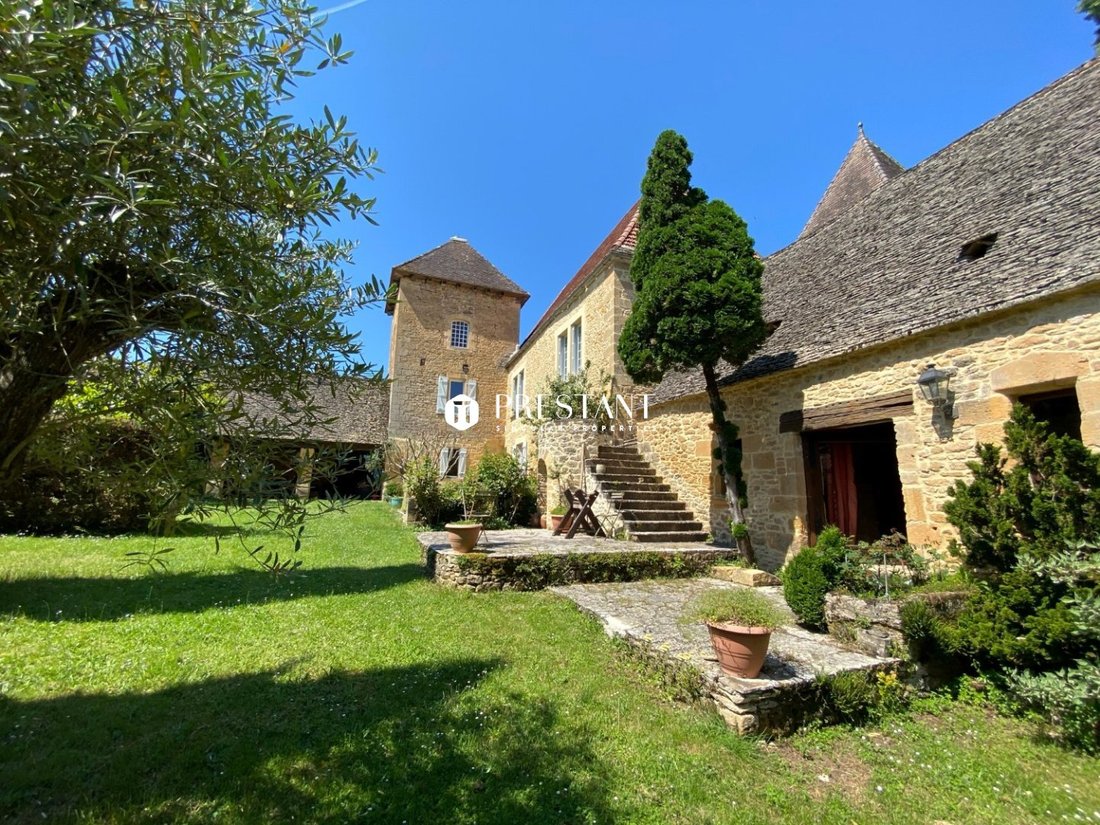 Estate in Sarlat-la-Canéda, Nouvelle-Aquitaine, France 4 - 18185397