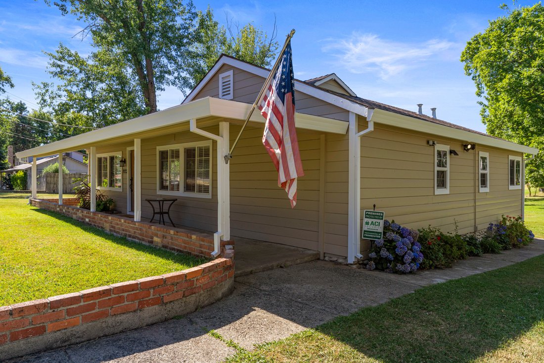 Fair Oaks, California, United States 4 - 18186341