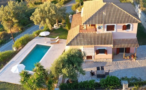 Villa in Koinotita Peratias, Palairos, Griechenland 1