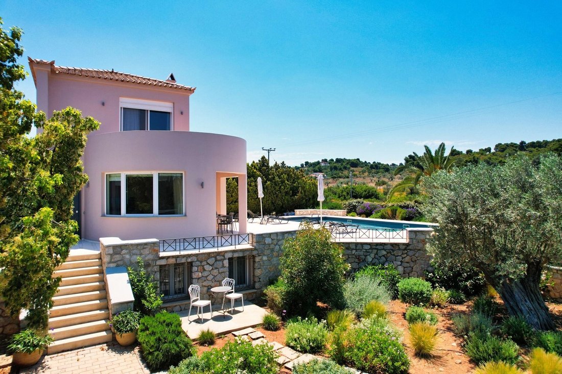 Villa in Koinotita Kranidiou, Kranidi, Greece 1 - 17798724