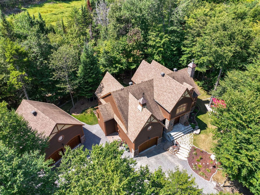 House in Mont-Tremblant, Quebec, Canada 1 - 16061218