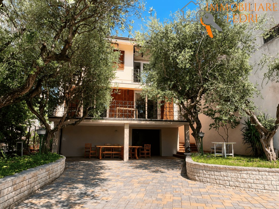 Villa in Bardolino, Veneto, Italy 2 - 18185628