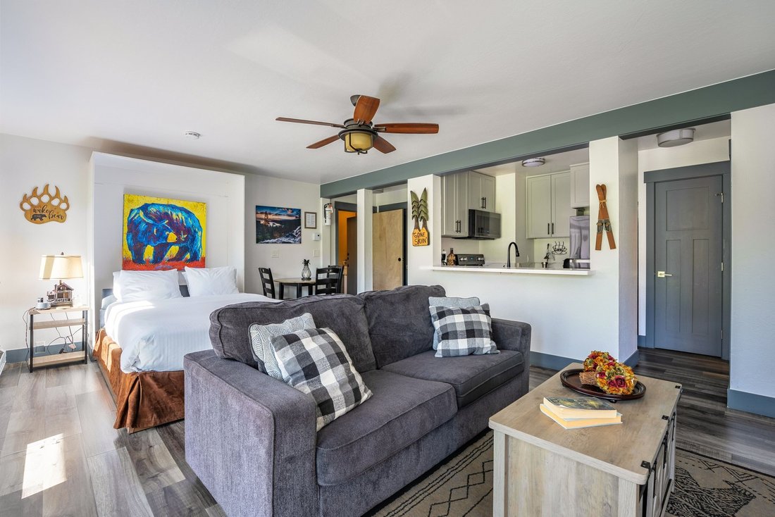 Condo in Tahoe City, California, United States 3 - 18186270