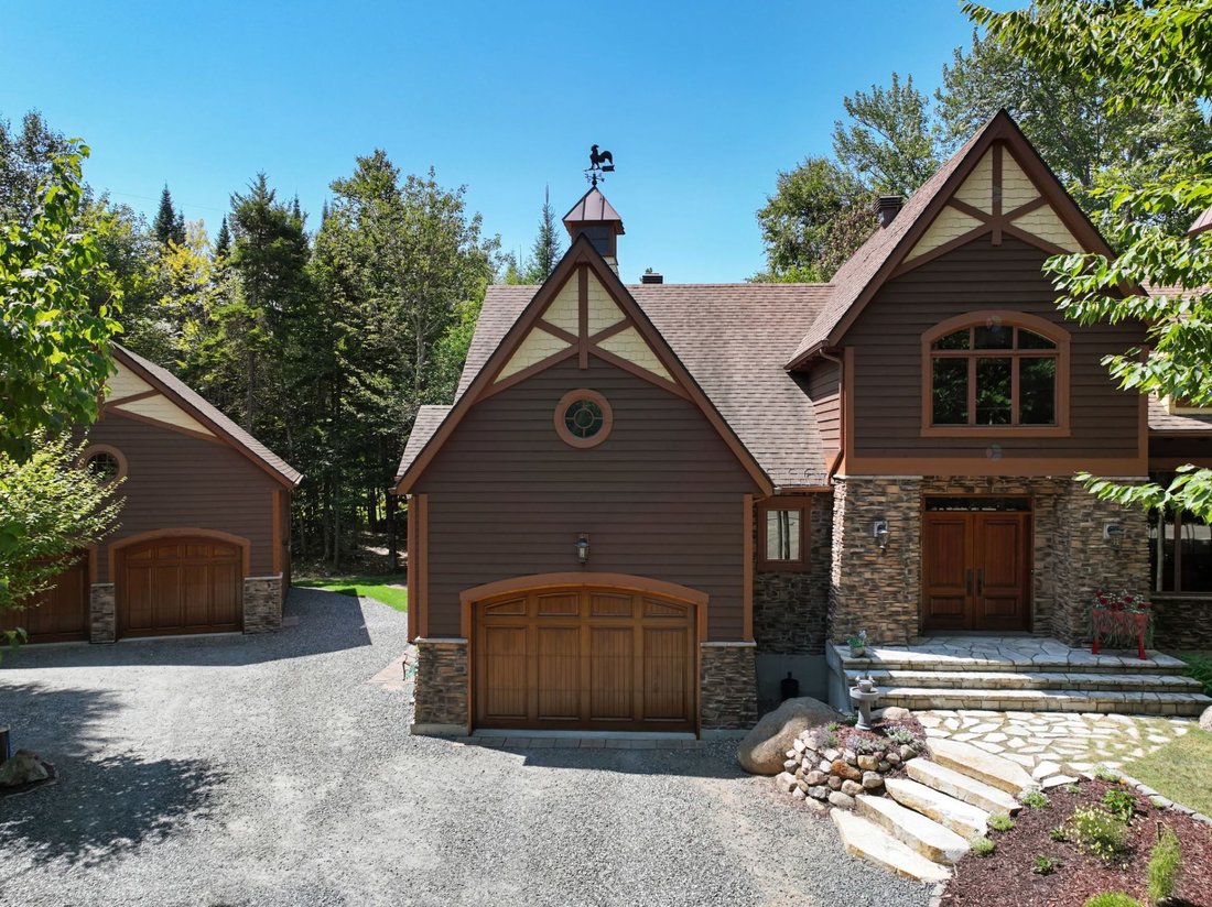 House in Mont-Tremblant, Quebec, Canada 2 - 16061218