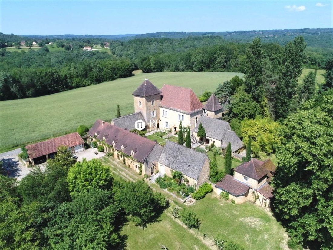 Estate in Sarlat-la-Canéda, Nouvelle-Aquitaine, France 1 - 18185397