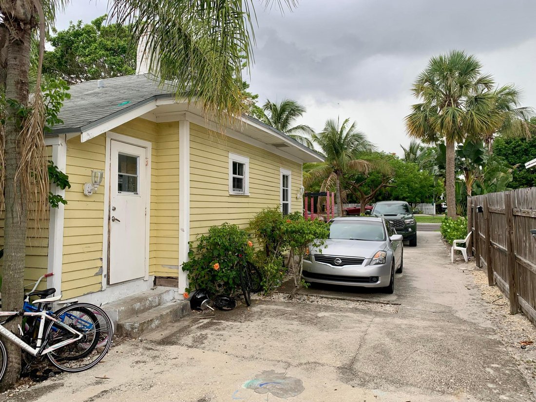 West Palm Beach, Florida, United States 5 - 18186419