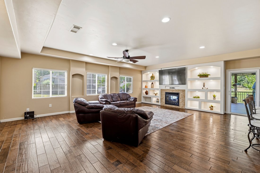 Fair Oaks, California, United States 5 - 18186341