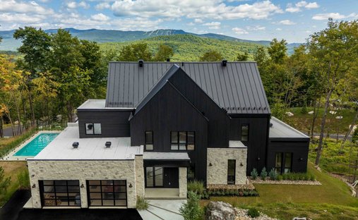 House in Mont-Tremblant, Quebec, Canada 1