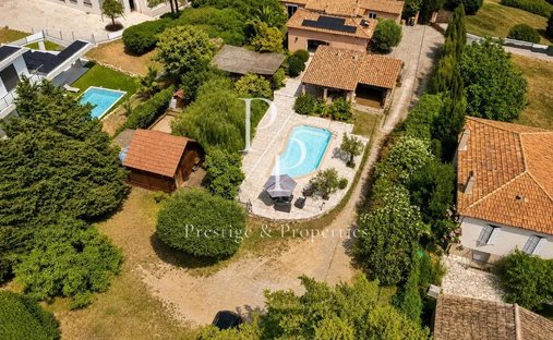 Villa in Maurice Jeanpierre, Le Cannet, France 1