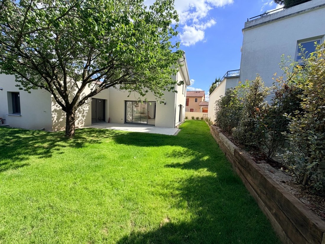 Villa in Solaize, Auvergne-Rhône-Alpes, France 2 - 17295054