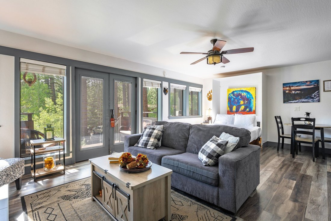Condo in Tahoe City, California, United States 1 - 18186270