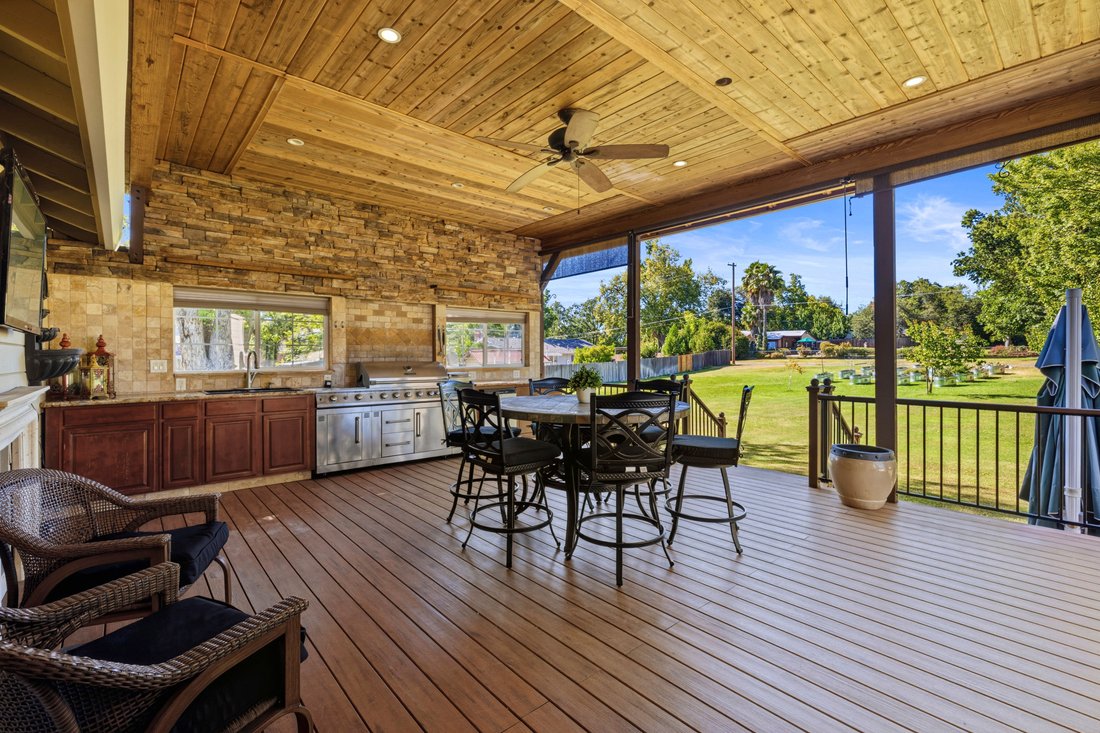 Fair Oaks, California, United States 2 - 18186341