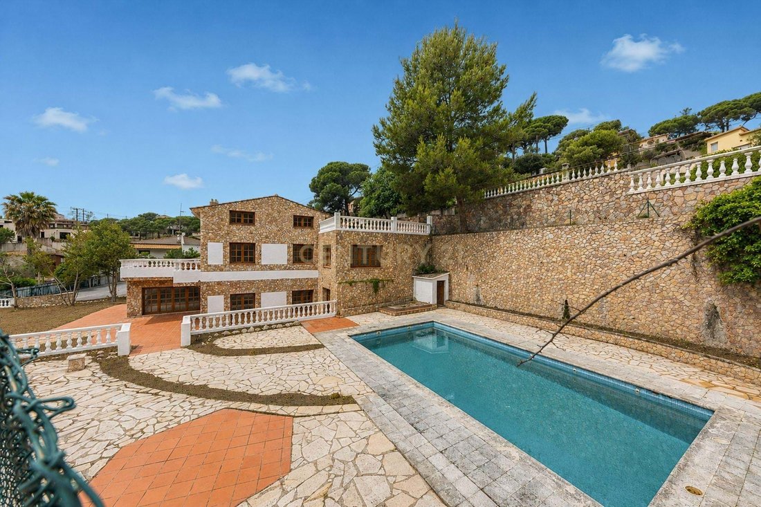Villa in Vidreres, Catalonia, Spain 2 - 18185325
