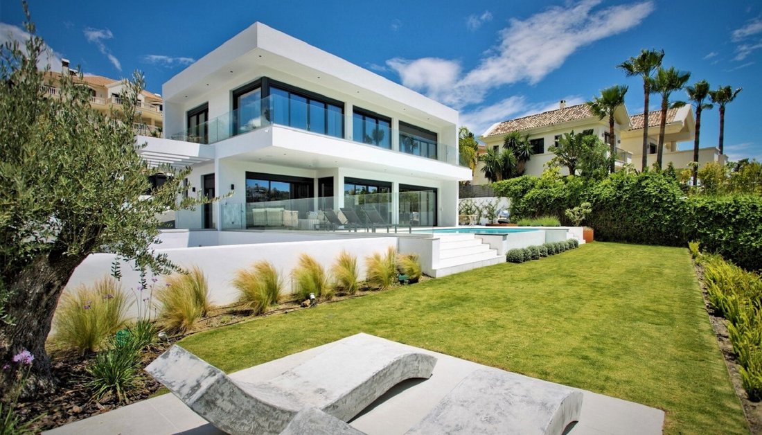 Villa in Benahavis, Andalusia, Spain 1 - 11669321