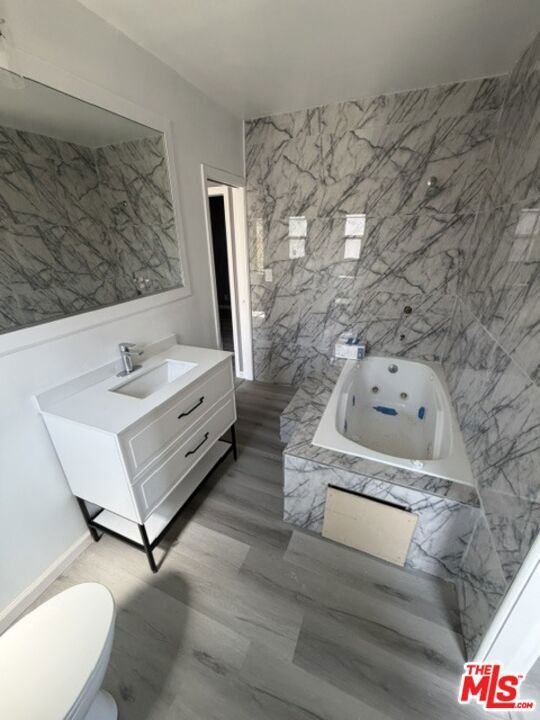 House in Inglewood, California, United States 5 - 18186800