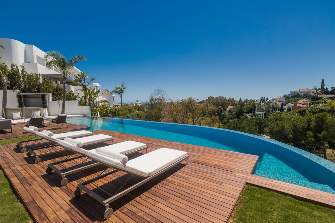 Villa in La Quinta, Benahavis, Andalusia 2 - 14685054