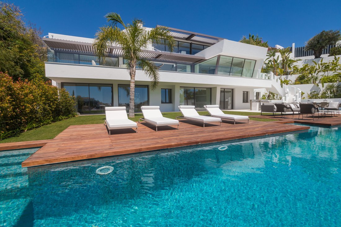Villa in La Quinta, Benahavis, Andalusia 1 - 14685054