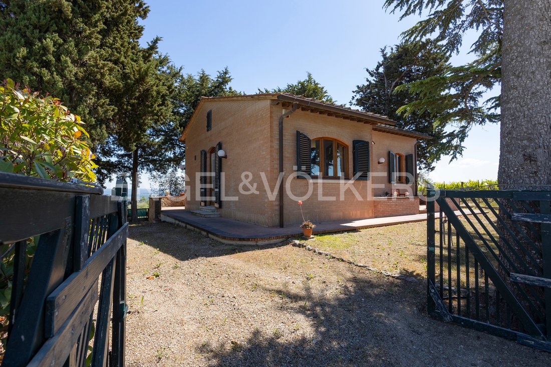 House in San Gimignano, Tuscany, Italy 2 - 18187328