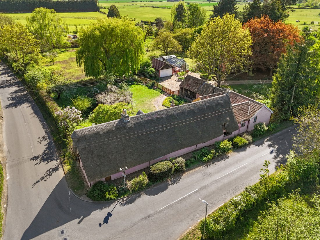 House in Moggerhanger, Bedfordshire, England 4 - 18187070