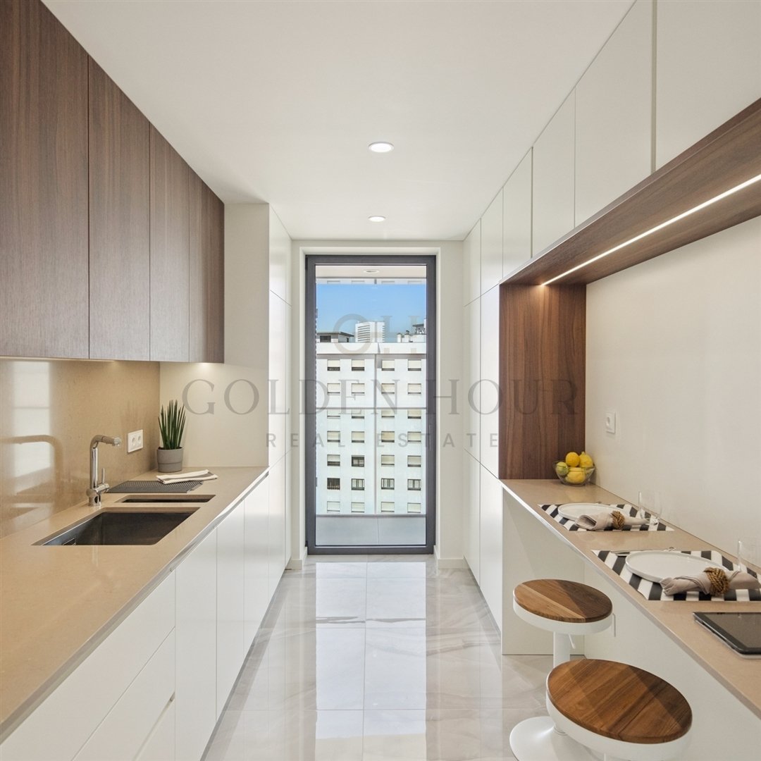 Apartment in Mafamude e Vilar do Paraiso, Porto District, Portugal 1 - 16492831