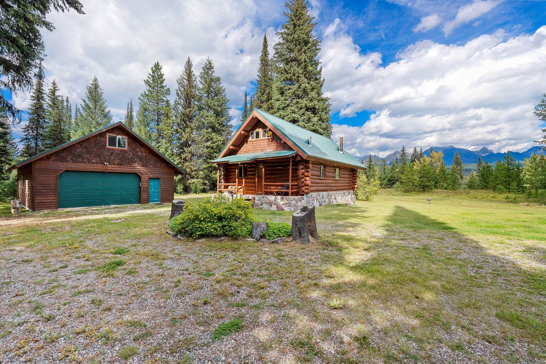 House in Polebridge, Montana, United States 1 - 18187369