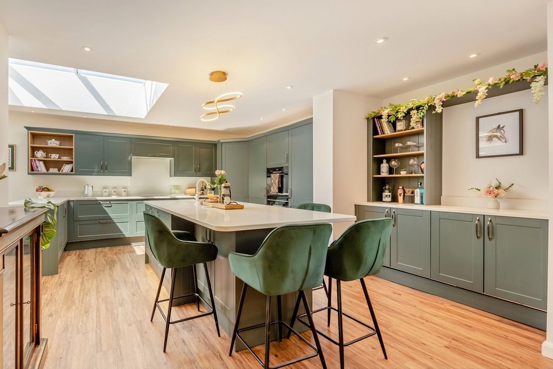 House in West Hill, England 3 - 17991186