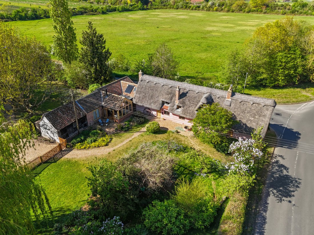 House in Moggerhanger, Bedfordshire, England 2 - 18187070