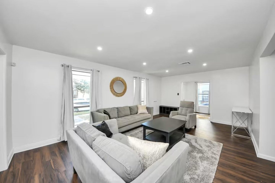 House in Houston, Texas, United States 3 - 18186902