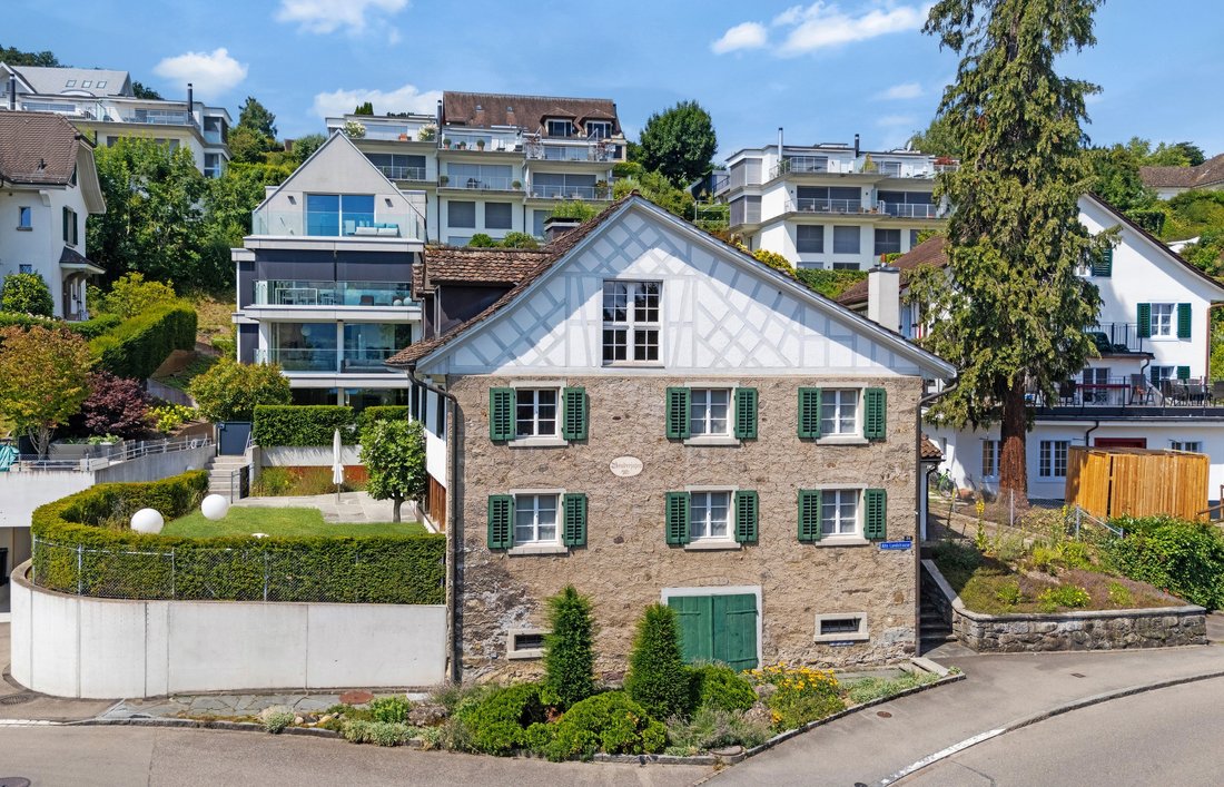 Historic Wine Grower's House With Lake Views In Rüschlikon