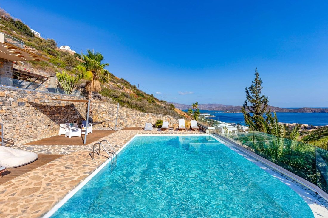 Villa in Community of Elounta, Agios Nikolaos Municipal Unit, Greece 1 - 18186907
