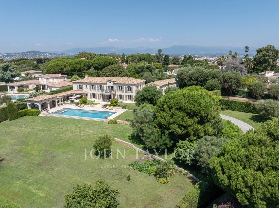 Villa in Antibes, Provence-Alpes-Côte d'Azur, France 2 - 18187429