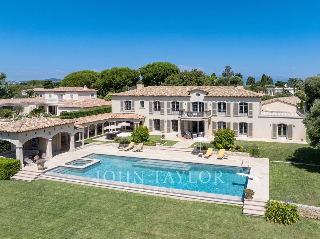 Villa in Antibes, Provence-Alpes-Côte d'Azur, France 1 - 18187429