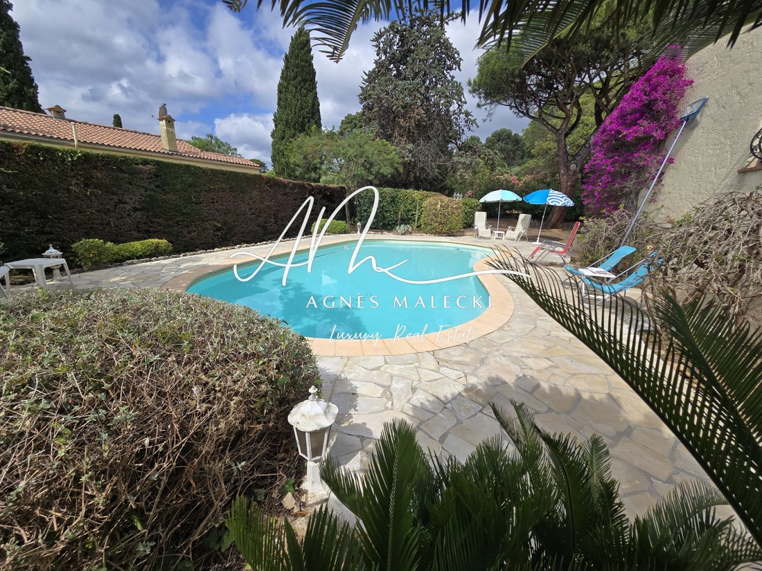 Villa in La Croix-Valmer, Provence-Alpes-Côte d'Azur, France 1 - 18186997