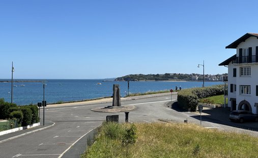 Land in Sud, Ciboure, France 1