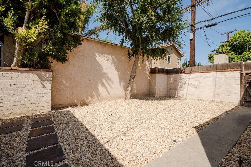Los Angeles, California, United States 3 - 18186831