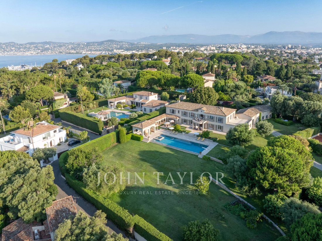 Villa in Antibes, Provence-Alpes-Côte d'Azur, France 3 - 18187429