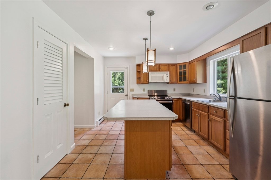 House in Mattapoisett, Massachusetts, United States 3 - 18187377