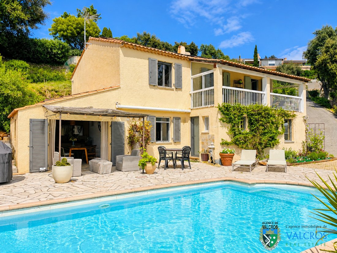 Villa in La Londe-les-Maures, Provence-Alpes-Côte d'Azur, France 1 - 17714247