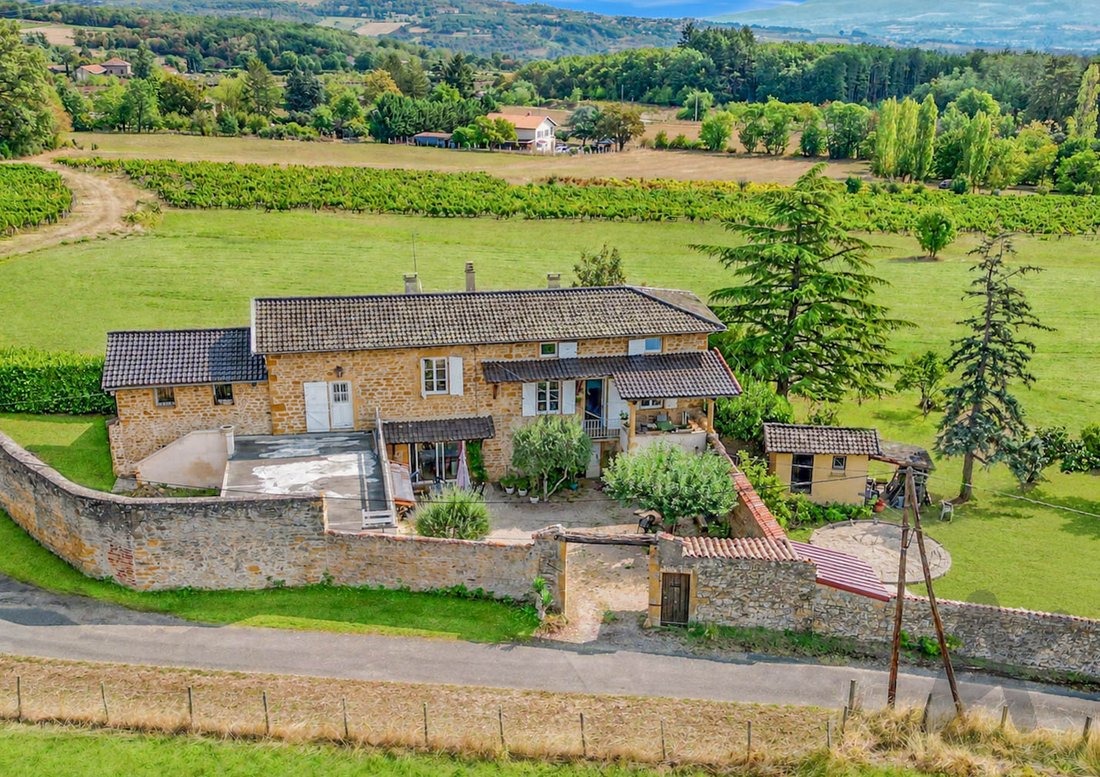 Estate in Saint-Germain-sur-l'Arbresle, Saint-Germain-Nuelles, France 2 - 18128274