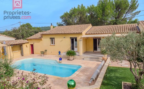 Villa in Saint-Didier, Provence-Alpes-Côte d'Azur, France 1