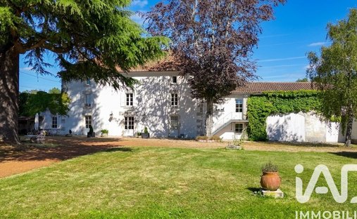 Casa a Bourg-Charente, Nuova Aquitania, Francia 1