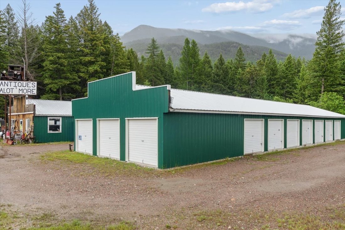 Columbia Falls, Montana, United States 5 - 18187401