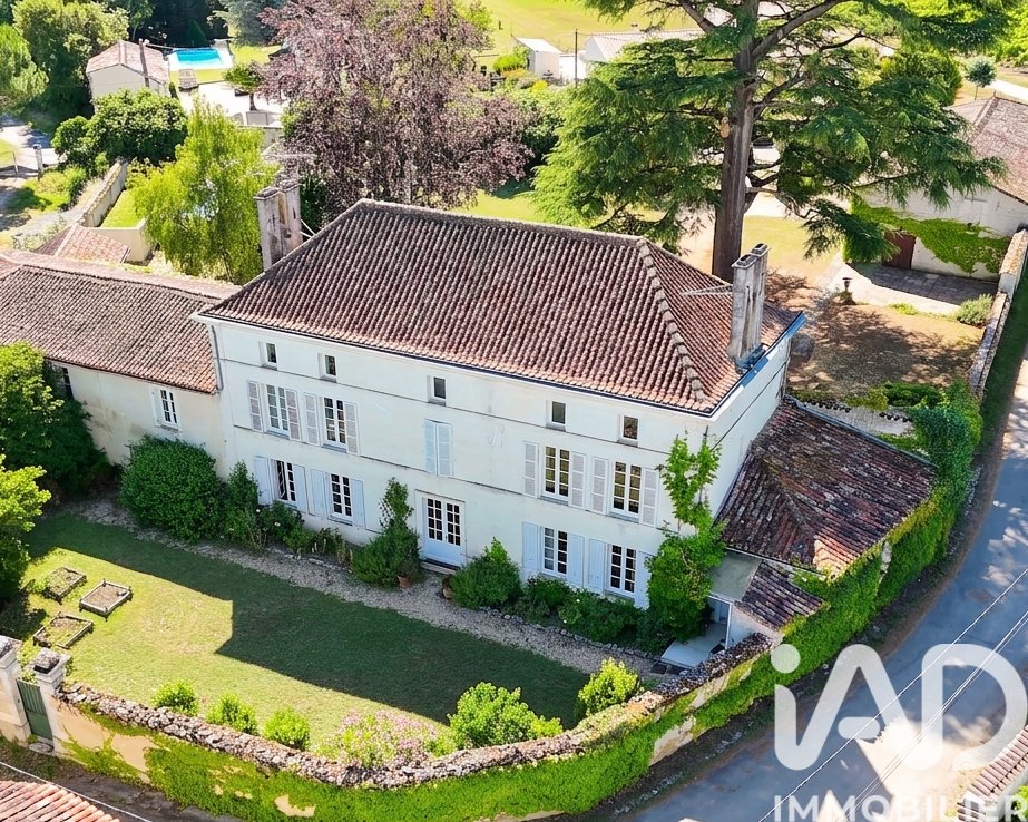 House in Bourg-Charente, Nouvelle-Aquitaine, France 2 - 16757387